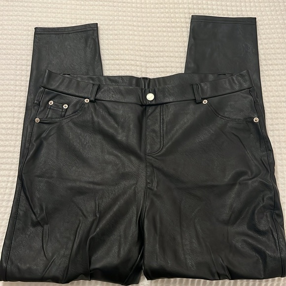 Lined Faux Leather Leggings - Picture 2 of 4